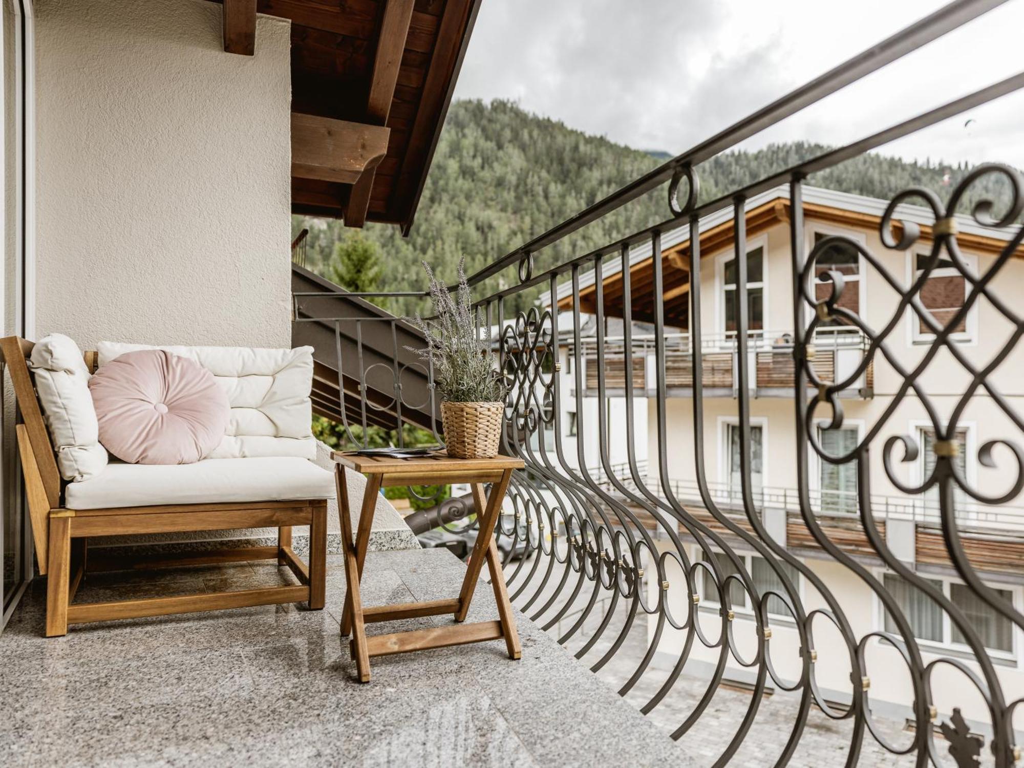 Alpenapartments Ried im Oberinntal Szoba fotó