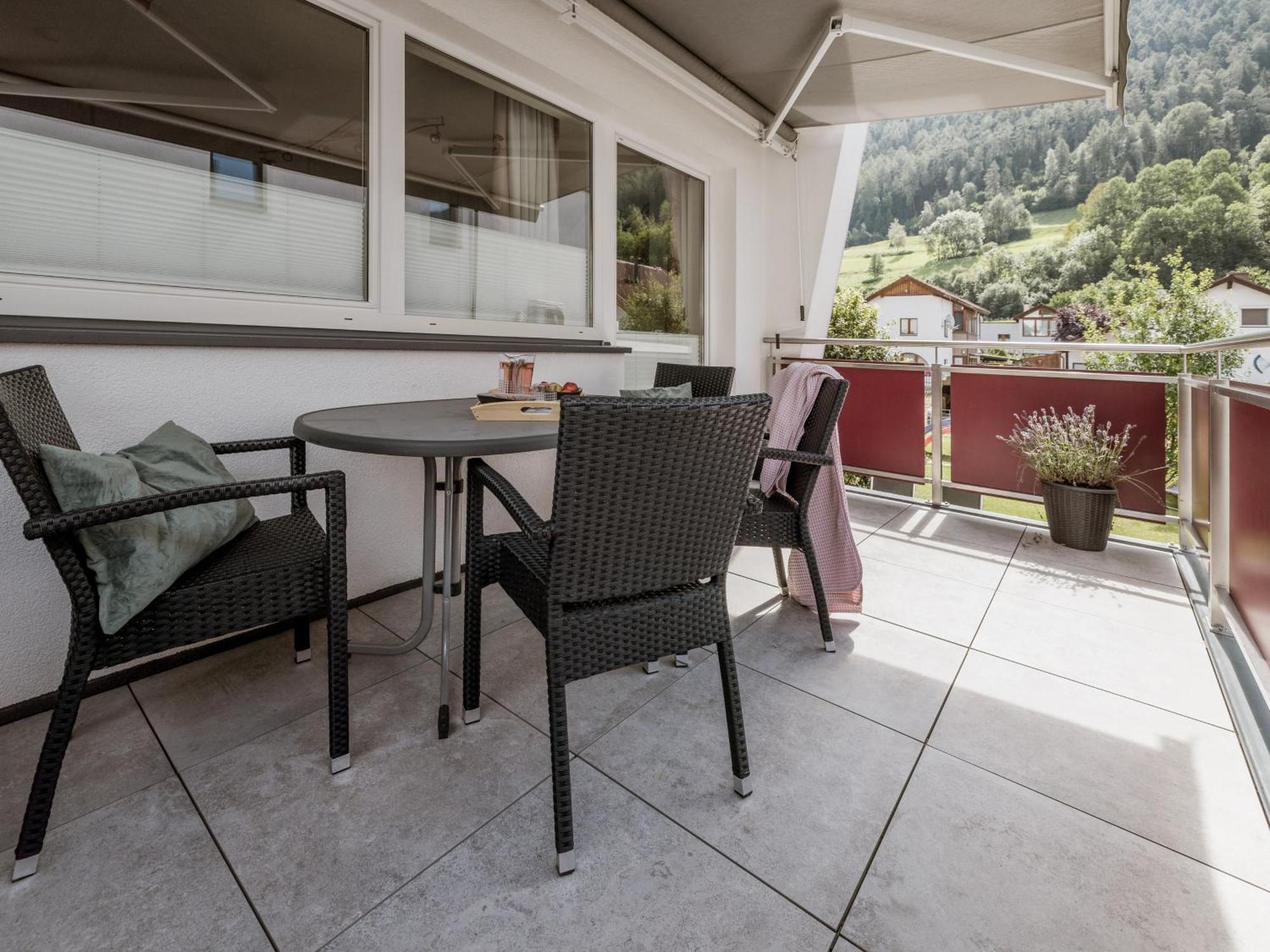 Alpenapartments Ried im Oberinntal Szoba fotó